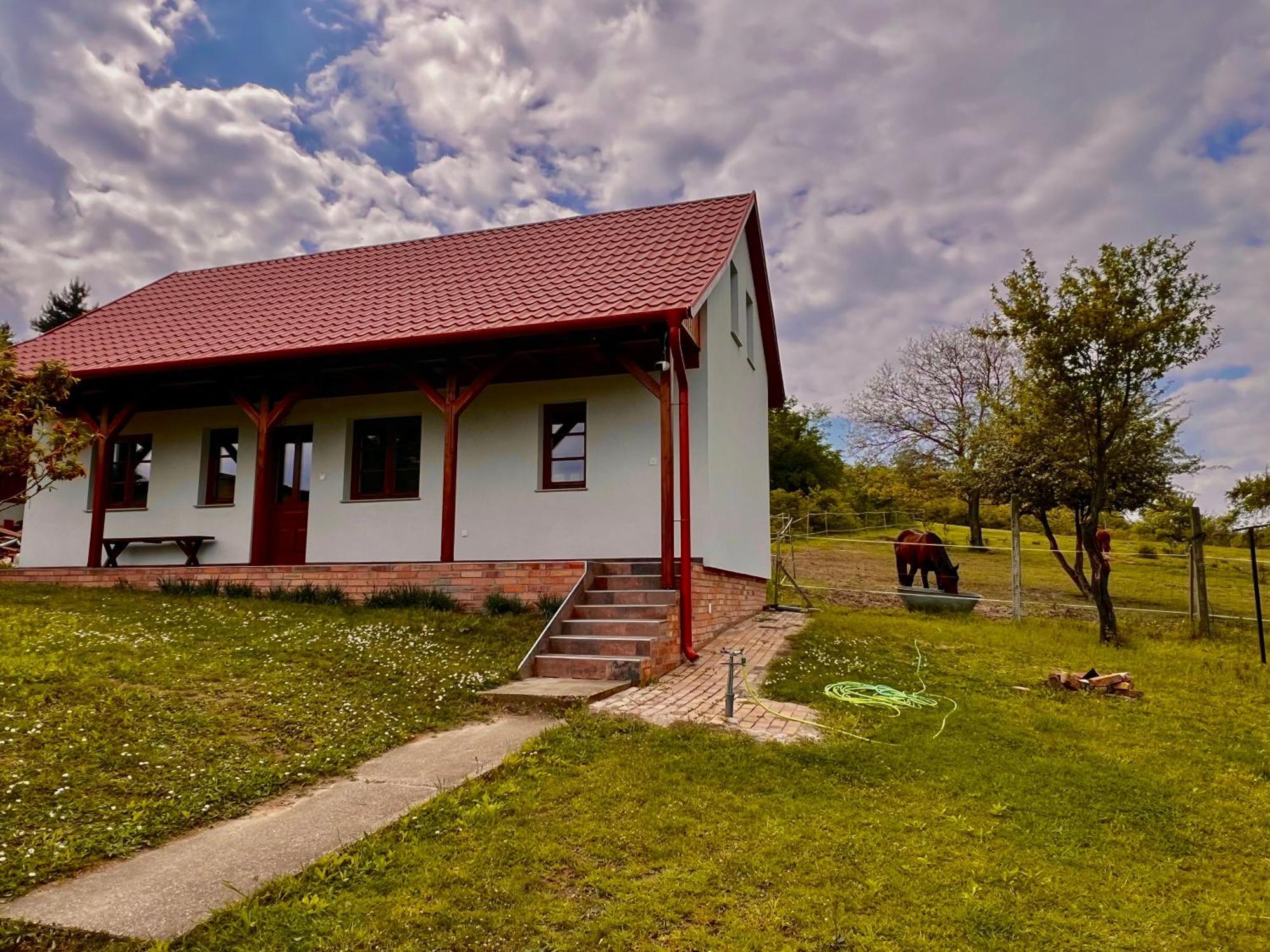 Bed and Breakfast Pilisi Lovas Major, Dorog Екстер'єр фото