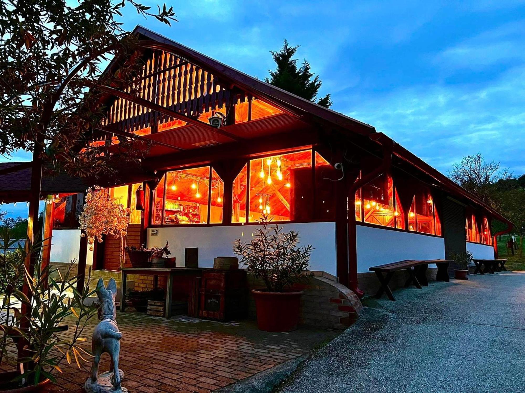 Bed and Breakfast Pilisi Lovas Major, Dorog Екстер'єр фото